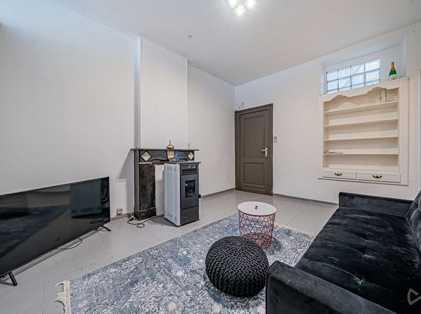 We Invest Liège &amp;amp; Cyril (0499/36.01.12) vous présentent un appartement 2 chambres au sein d’une petite copropriété.<br />
Situé dans un immeuble d