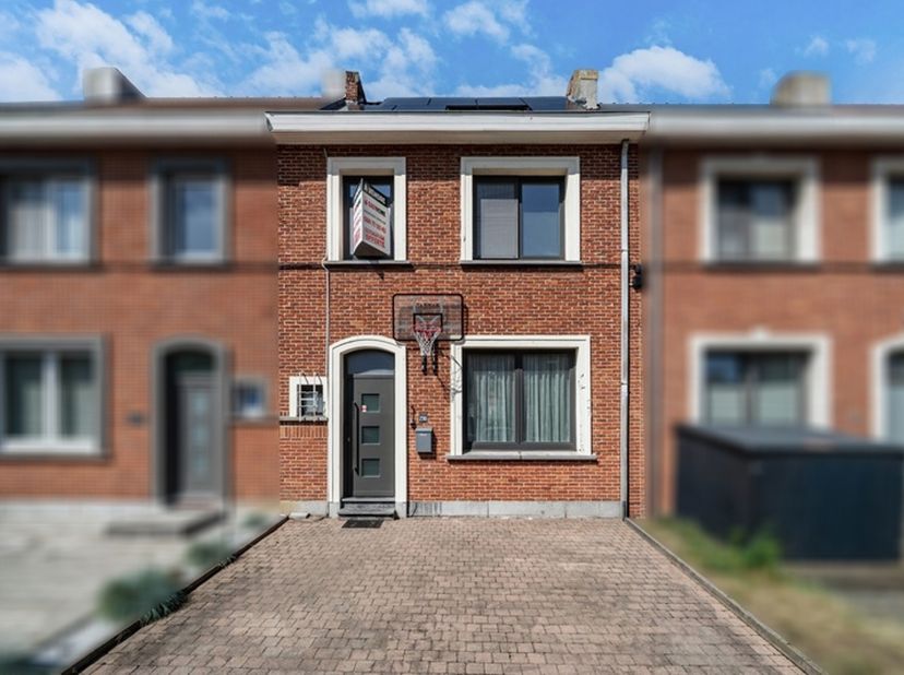 Easyhome vous propose cette magnifique maison unifamiliale 3 chambres idéalement située sur la Streekbaan 230 à 1800 Vilvoorde, dans un environnement