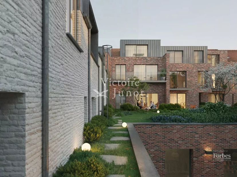 Victoire-Junot presenteert dit exclusieve project met 30 eenheden, een nieuwe karaktervolle woonervaring, gelegen in Etterbeek, in de onmiddellijke na