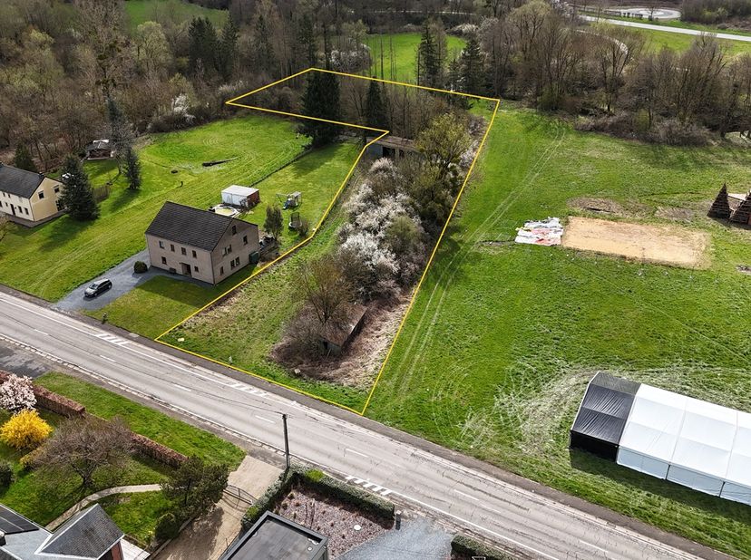 Terrain à vendre à Rue de la Vire 90,
                    6761 Latour