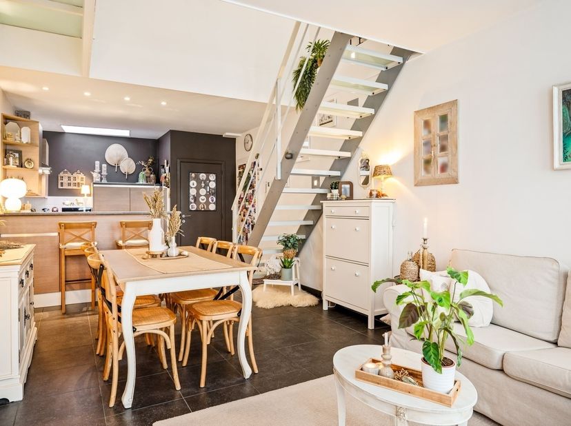 Appartement duplex (74 m²) prêt à l'emploi au cœur d'Anvers<br />
<br />
Situation : Situé dans le cœur historique d'Anvers, le Scheldeken offre une