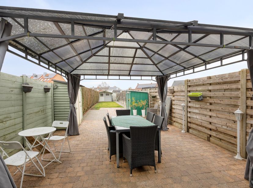Deze gezellige rijwoning te Duffel-Oost werd doorheen de jaren goed onderhouden en is daardoor perfect instapklaar. <br />
<br />
De woning bestaat op