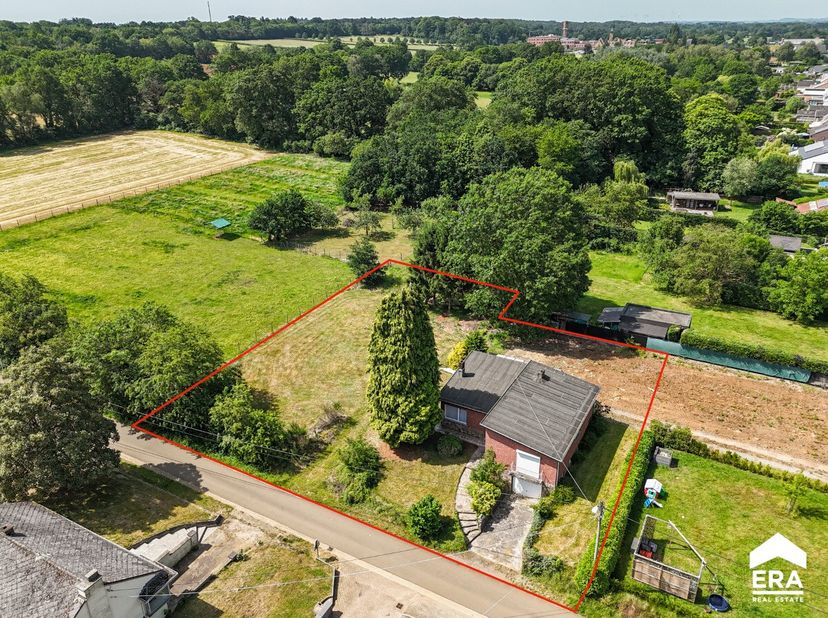 À vendre: maison 4 façades située Zwaluwstraat à Lummen, dans un endroit calme tout en étant proche des accès à lE314/E313. Cette propriété offre un g