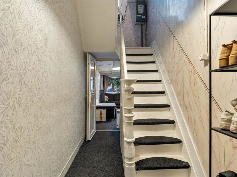 Te renoveren woning in een doodlopende straat<br />
Ligging:<br />
De woning is gelegen op Reinpadstraat 118 te Genk, in een doodlopende, fietsstraat.