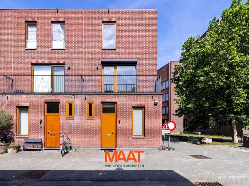 Ruime, instapklare woning op een toplocatie aan de Markgravelei, ter hoogte van de Zuidervelodroomstraat in 2018 Antwerpen. Gelegen in een rustige, ve