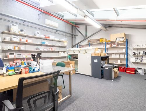                                         Immeuble de bureaux à louer à Genval, € 900
