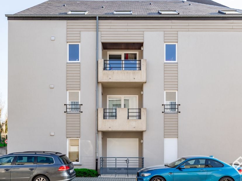 Julietimmo vous propose ce joli appartement deux chambres situé dans le sympathique quartier du Waschbourg, à deux pas des écoles et du centre d'Arlon