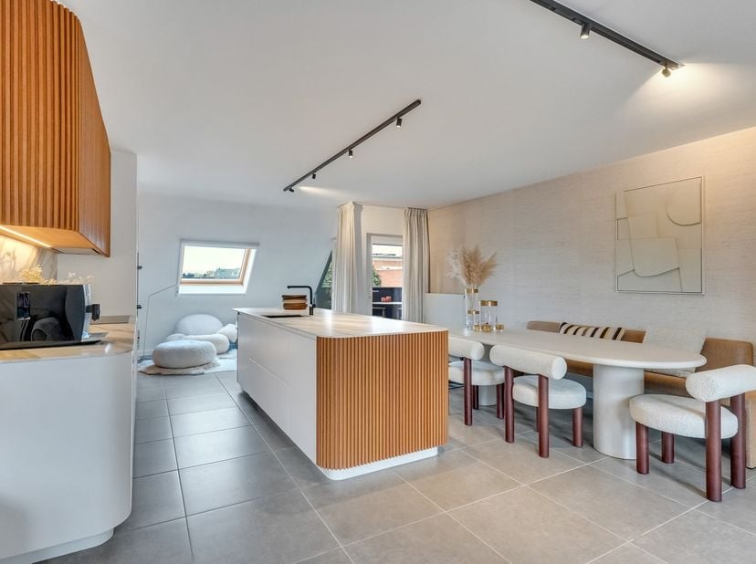 Penthouse – 122m² echte woonluxe - 2 slpk – dressing – gemetste garagebox<br />
<br />
Aan de Sint-Janstraat 31 bevindt zich op de bovenste verdieping
