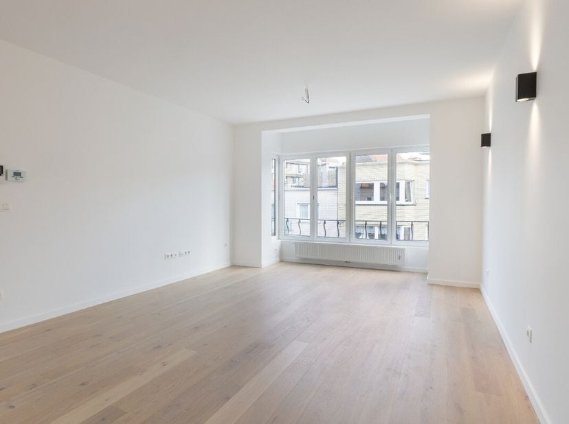 agnifique appartement entièrement rénové au cur de Coxyde, à deux pas de la mer, des commerces et des restaurants. Avec une superficie habitable de 10