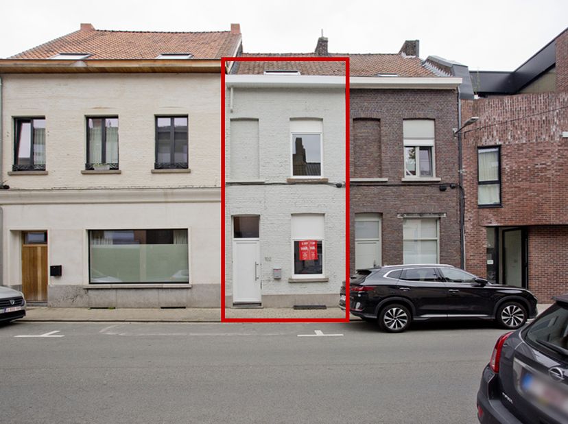 MAISON MITOYENNE EN CENTRE-VILLE - <br />
<br />
Au rez-de-chaussée, cette maison comprend un hall d'entrée, un salon avec cuisine ouverte, unetoilett