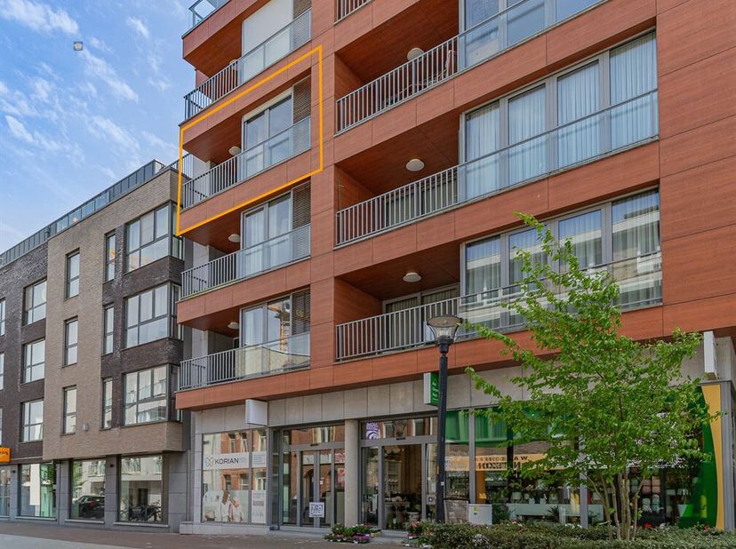 Découvrez cet appartement de service bien entretenu et prêt à être emménagé, idéalement situé dans le centre de Willebroek. Cet appartement combine un