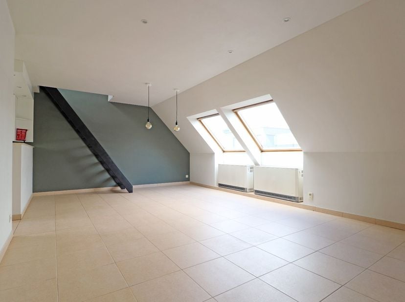 Leuk dakappartement met 2 slaapkamers in het centrum van Pittem.<br />
<br />
Het appartement bevindt zich op de derde verdieping van de kleine reside