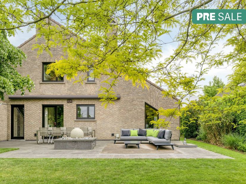 Ontdek dit huis tijdens de Pre-sale dinsdag 23/06 van 17u30 tot 18u30, maak nu je afspraak!<br />
<br />
Ontdek dit alleenstaand huis met 3 kamers en