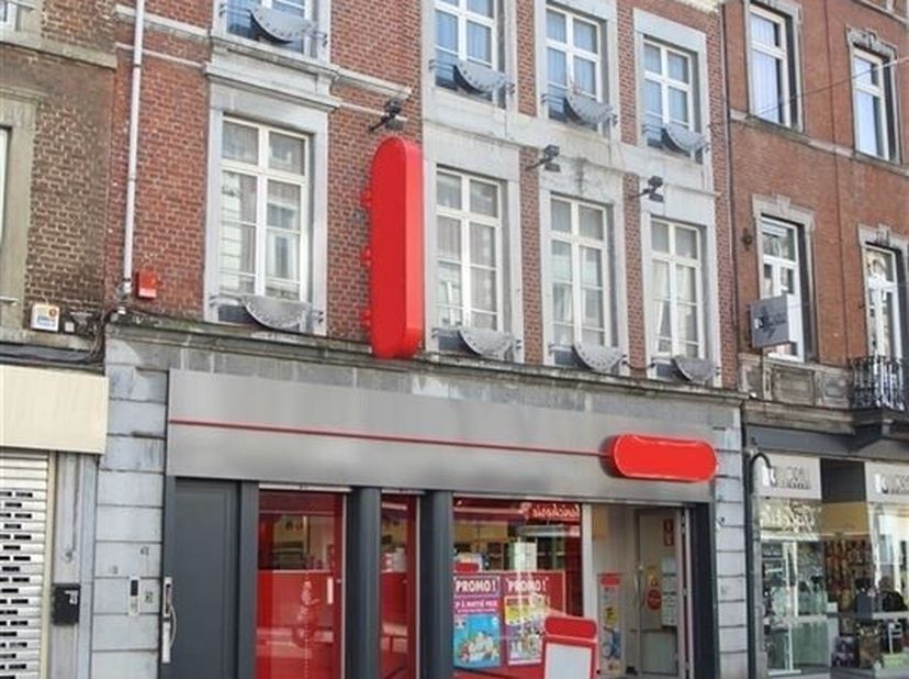 Ensemble d'immeubles commerciaux profitant d'une situation de premier ordre sur le piétonnier de la principale rue commerçante de VERVIERS. Actuelleme