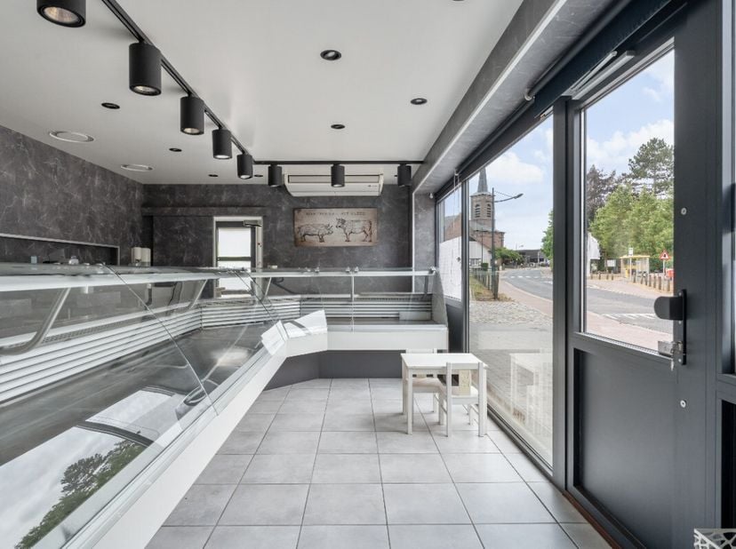 Bien professionnel à vendre
                    à 3850 Wijer