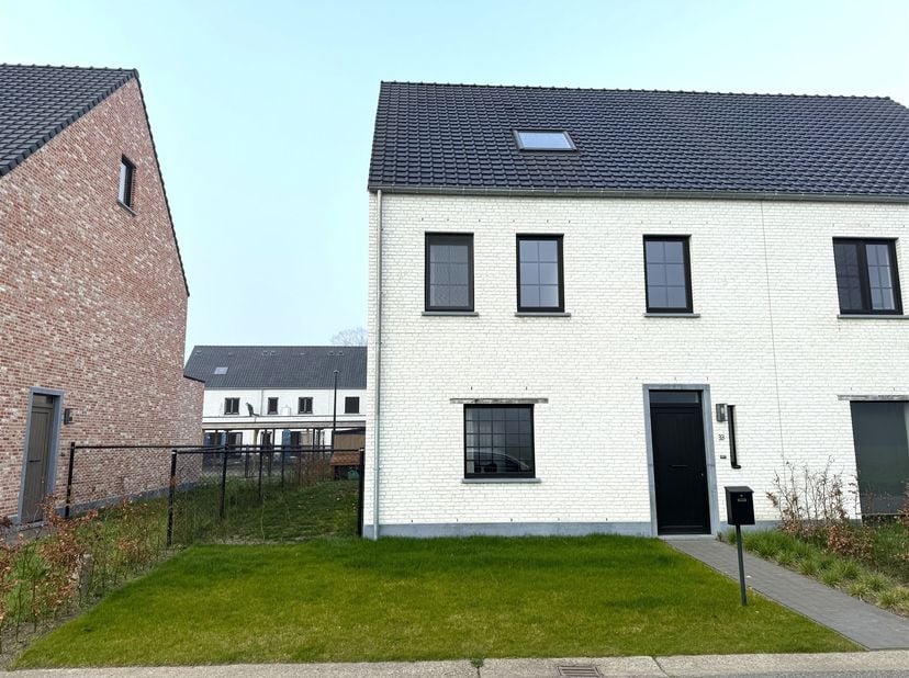 Prachtige BEN - woning met 3 slaapkamers en tuin<br />
<br />
Ligging: Rustige en kindvriendelijke locatie gelegen in een mooie en groene omgeving.