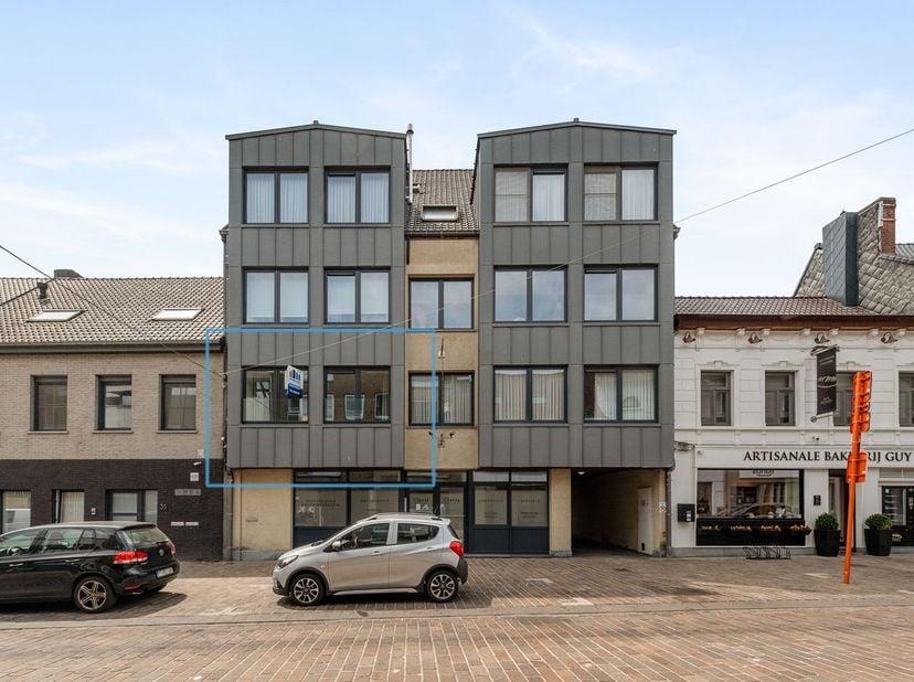 Bent u op zoek naar een instapklaar appartement op een uitstekende ligging? Dan is dit verzorgde appartement in het centrum van Torhout zeker een bezo