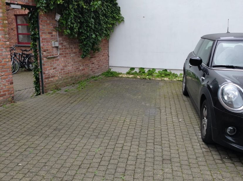 Garage à vendre
                    à 9000 Gent