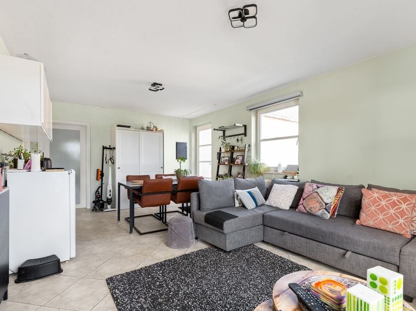 Duplex-appartement op centrale locatie met 2 slaapkamers<br />
<br />
Ligging: Het appartement geniet van een gunstige ligging in Leopoldsburg, op k