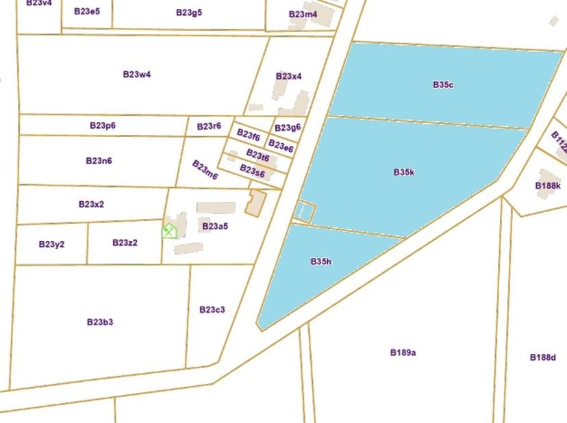 LANDBOUWGRONDEN ST-TRUIDEN - BLOK 3 - <br />
<br />
Landbouwgronden vrij van gebruik, met schuur (02ha 23a 65ca).<br />
Werkwijze: <br />
De onroerend