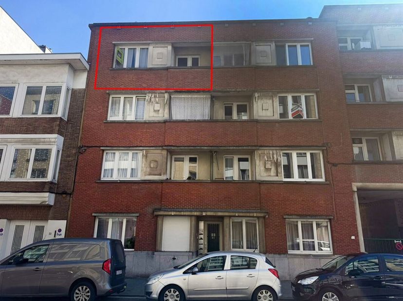 Prix: 252.000 euros, frais d'agence inclus <br />
Appartement située au 3er étage d'un bâtiment et comprenant: <br />
Hall d'entrée, salle de bain, sa