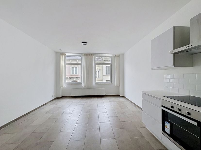 Vraag uw bezoek aan via immodavinci.be <br />
Ligging:<br />
Dit appartement is uitstekend gelegen in de Hoogstraat in Gent, vlakbij De Poel en op wan