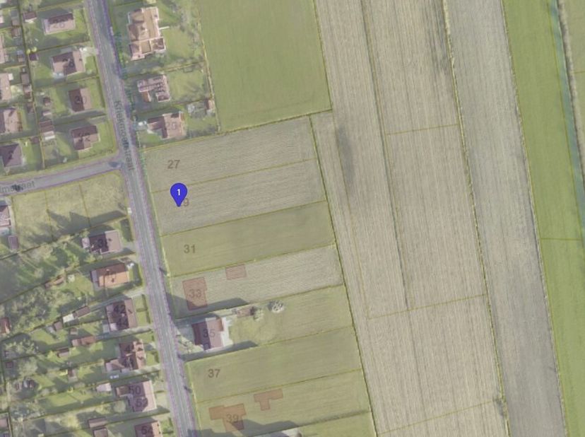 Mooi stuk bouwgrond van 2.500m² dicht bij het centrum maar toch heel rustig gelegen. Een open zicht naar achter op de Lembeekse bossen, de vorm en de