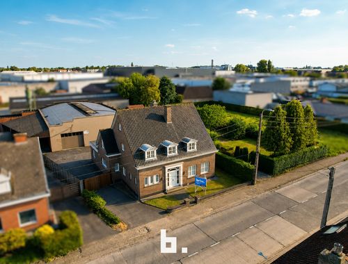                                         Maison à vendre à Sint-Eloois-Vijve, € 743.000

