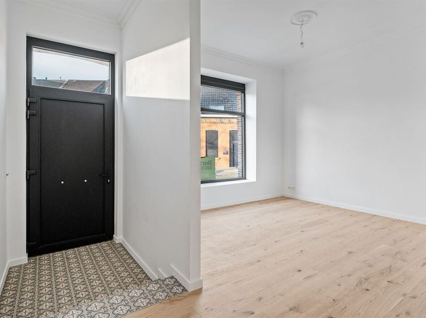 Prachtig, instapklaar herenhuis (5slpk) in Hartje Herentals. <br />
Deze instapklare woning verenigt modern comfort met charmante accenten. Vanaf 2024