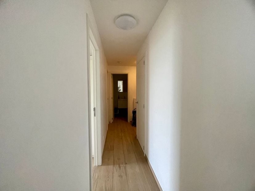Spacieux appartement de 2 chambres avec terrasse et parking dans un emplacement de choix !<br />
<br />
Situation : Cet appartement est situé dans u