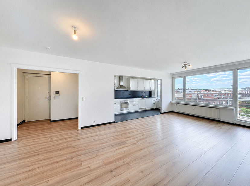Quartier Paduwa, au 7E étage d'un bel immeuble avec ascenseurs, superbe appartement 2 chambres de ± 85m² avec terrasse. Composition : hall d’entrée, s