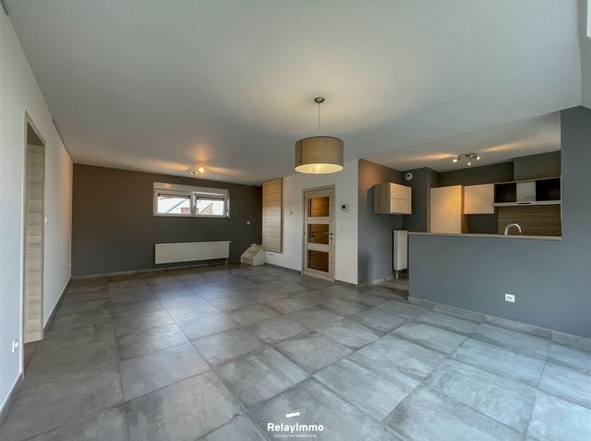 Mooi appartement met twee slaapkamers op de bovenste verdieping van de Résidence "VAUBAN"<br />
<br />
Bestaande uit:<br />
Inkomhal met bergruimte
