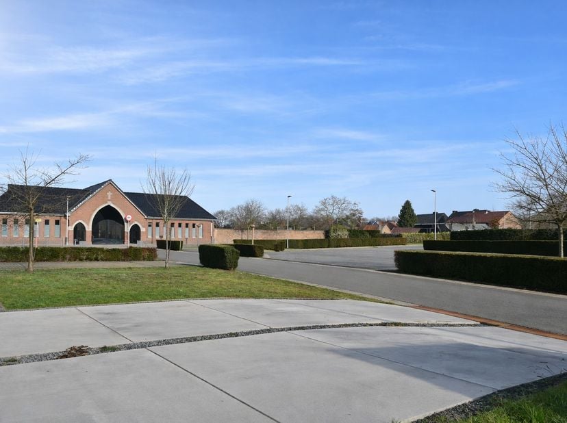 Moderne halfopen woning met 3 slaapkamers in het centrum van Lanaken<br />
Op een prachtige en rustige locatie aan het Heuvelplein in Lanaken bevindt