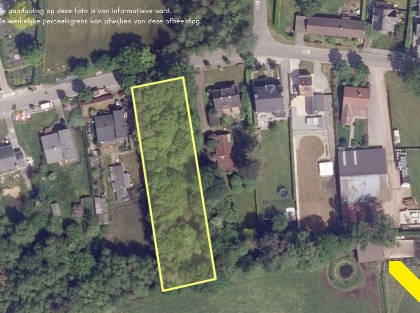 Terrain à vendre
                    à 2400 Mol