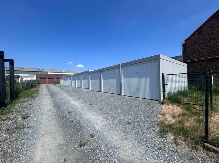 Garage te huur in Chaussée de Wervicq 398+ bus G5,
                    7780 Komen