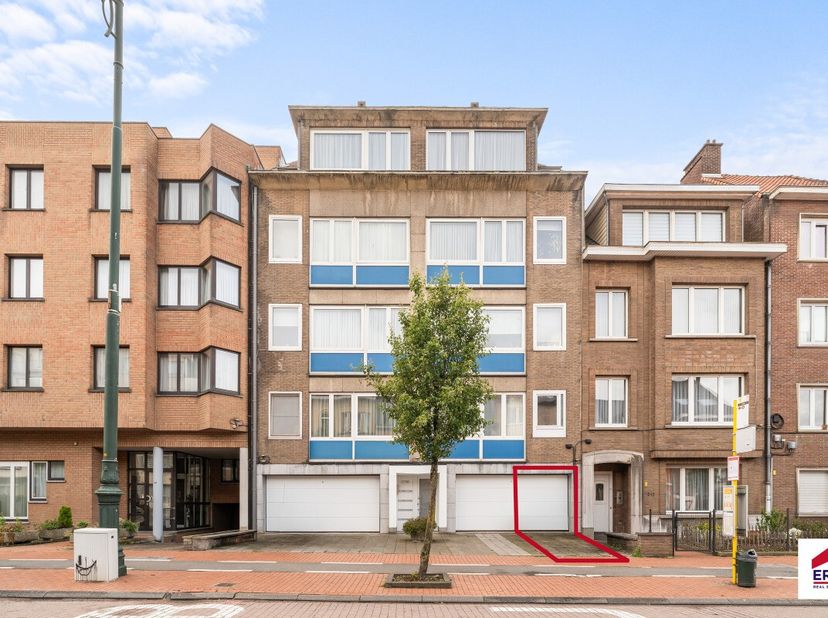 À vendre : appartement souplex rénové à Wemmel, emplacement stratégique près des axes routiers et des transports en commun. Cet appartement fermé, con