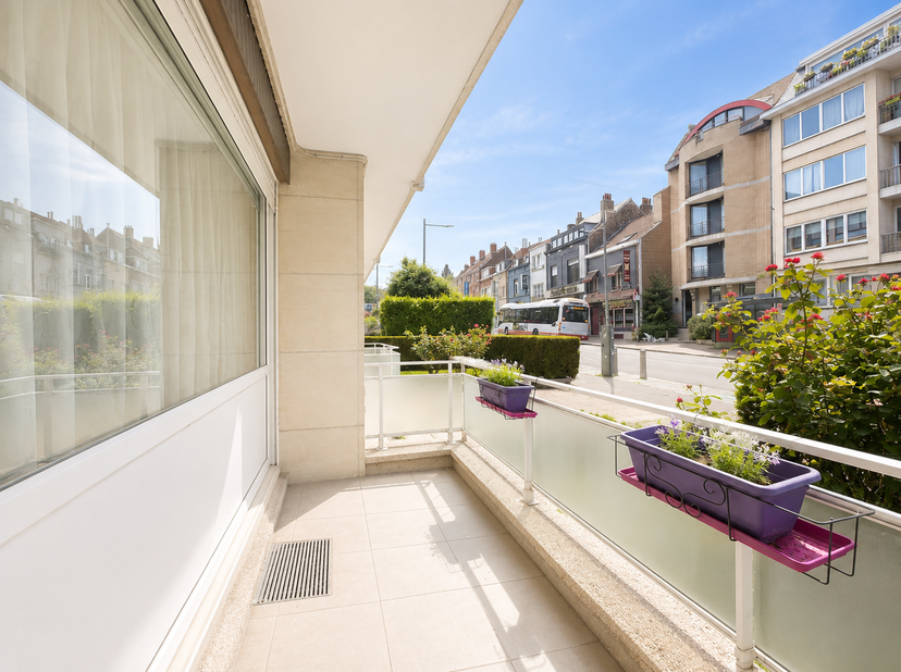 Situé Avenue de Fré, à deux pas du Bois de la Cambre, Trianon Invest vous propsose cet agréable rez-de-jardin 1 chambre ; à proximité immédiate des co