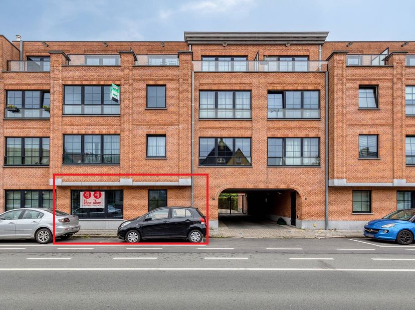 Cet appartement est parfaitement entretenu et prêt à emménager immédiatement. Il est équipé de toutes les techniques modernes, ce qui garantit une fai