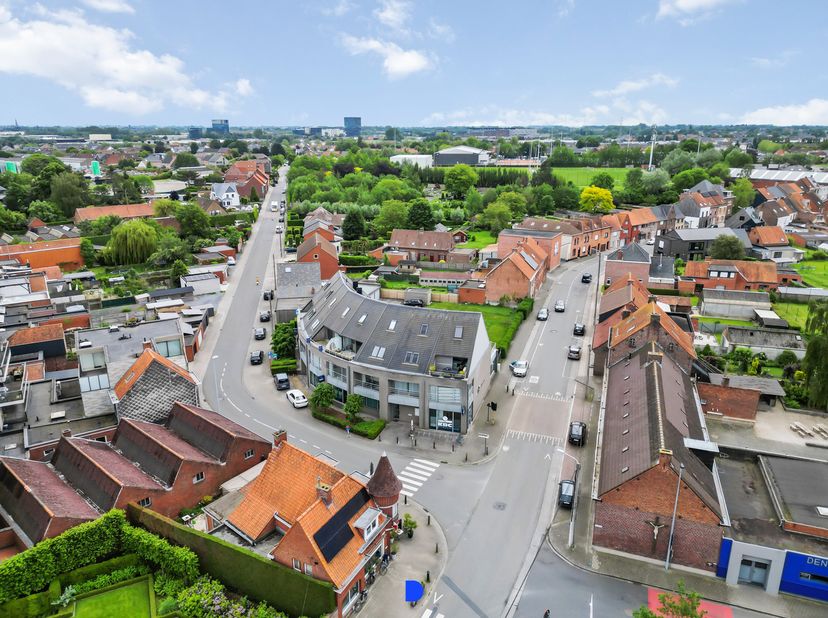 Deze locatie biedt opportuniteiten voor verschillende invullingen.<br />
<br />
Volgens de visie van Stad Roeselare lijkt zowel een residentiële ontwi
