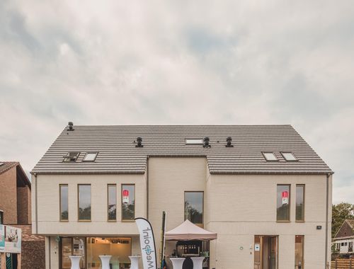                                         Bureaux à louer à Genk, € 500
