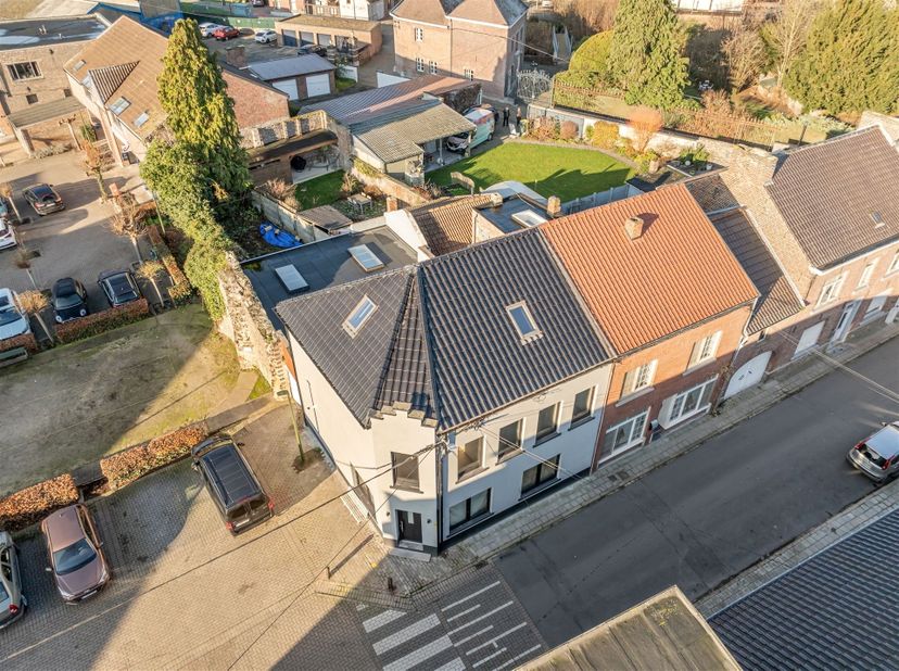 Casco woning met veel potentieel op landelijke ligging te Zoutleeuw<br />
Casco woning met een bewoonbare oppervlakte van ca. 285 m², gelegen in een