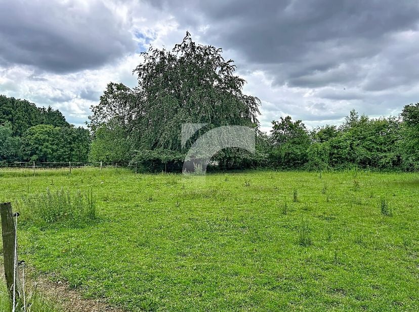 SART-LEZ-SPA route du Sarpay : Vous cherchez à construire la maison qui vous ressemble, sans les contraintes dun lotissement ? Cette parcelle de 1611