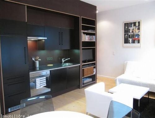                                         Appartement te huur in Elsene, € 975
