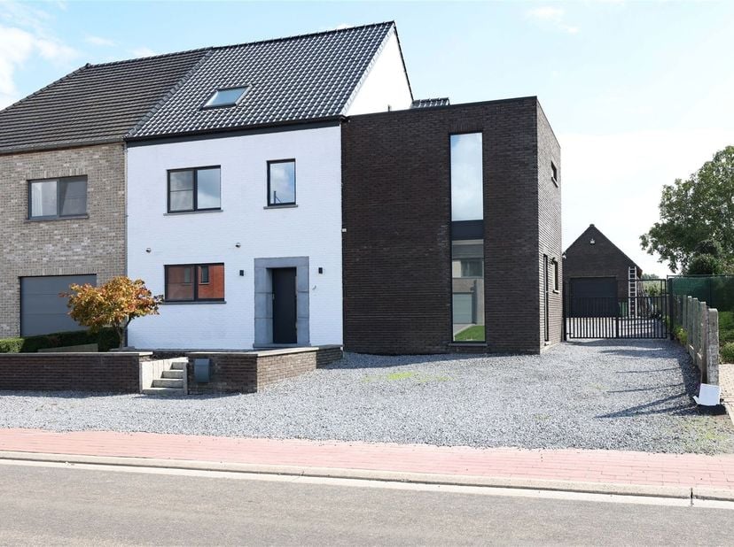 Huis te koop in dorpsstraat 42,
                    3850 Nieuwerkerken
