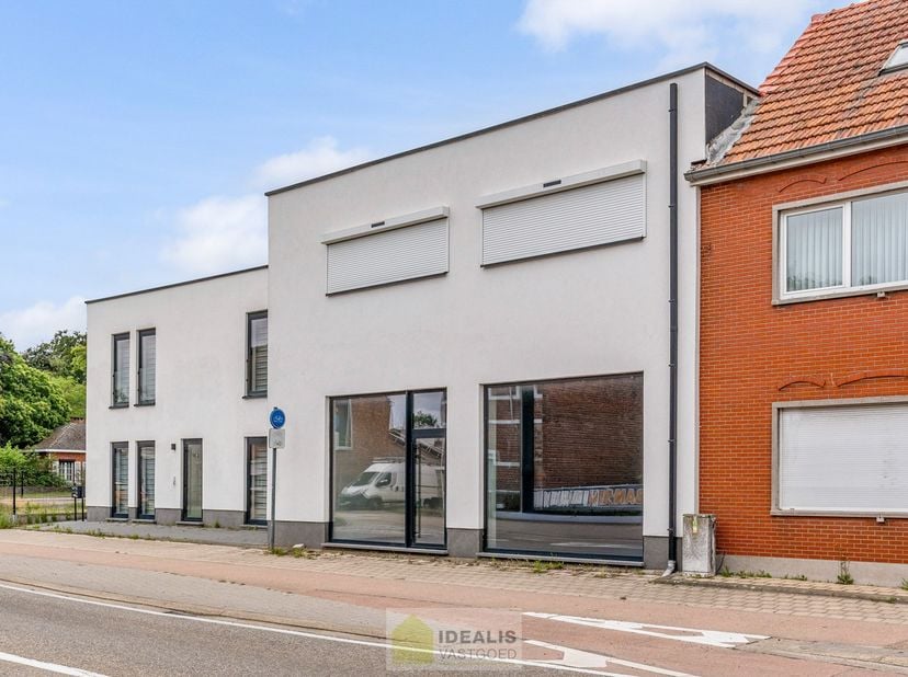 IDEALIS VASTGOED - HANDELSRUIMTE MET TAL VAN MOGELIJKHEDEN OP EEN TOPLOCATIE NABIJ HET CENTRUM VAN HEPPEN (LEOPOLDSBURG)! Dit handelspand van +- 90m²