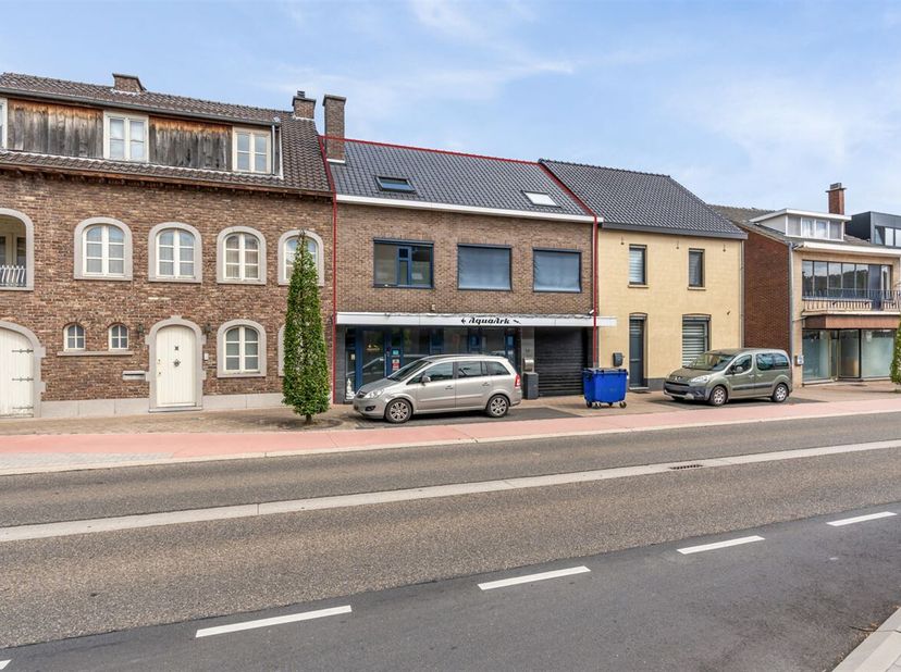Bien professionnel à vendre
                    à 3680 Neeroeteren