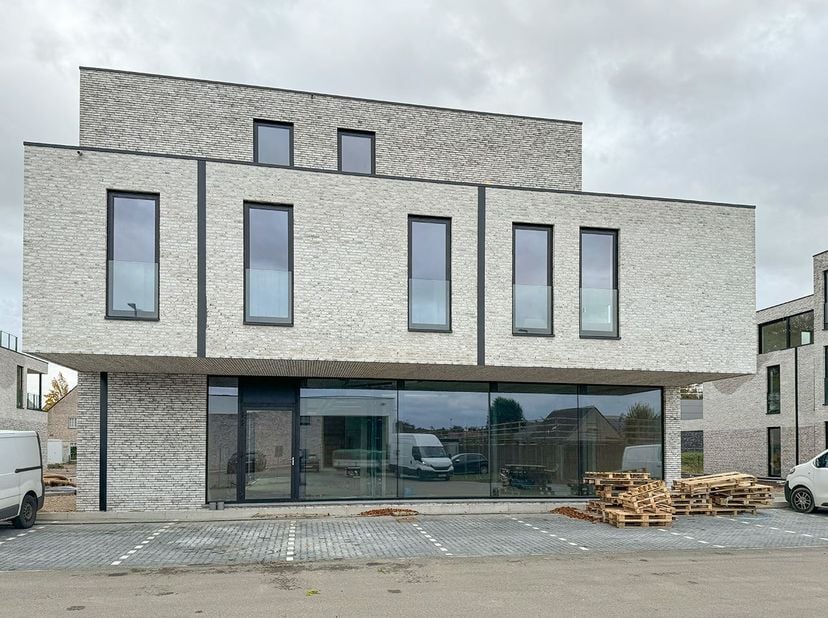 Bien professionnel à vendre
                    à 3945 Oostham