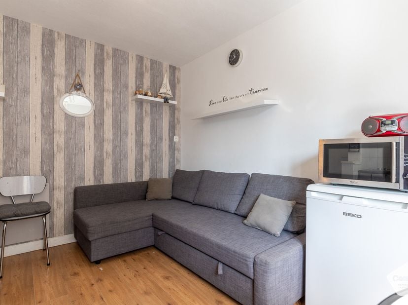 Deze centraal gelegen studio in Blankenberge bevindt zich op wandelafstand van zowel de zee als het stadscentrum, wat de locatie bijzonder aantrekkeli