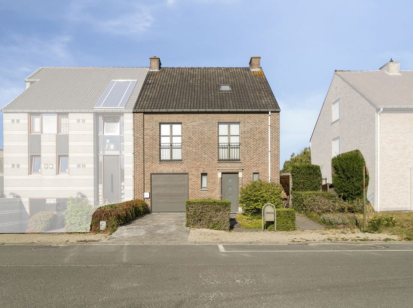 Cette maison bien entretenue est située sur un terrain de 540 m² et est accessible à vélo depuis le centre-ville. <br />
<br />
Cette propriété est bi