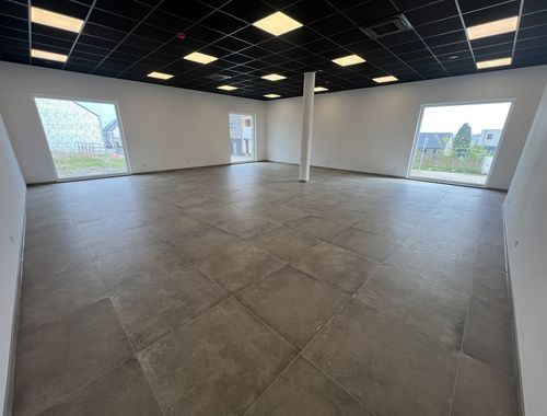                                         Handelszaak te huur in Courcelles, € 1.300
